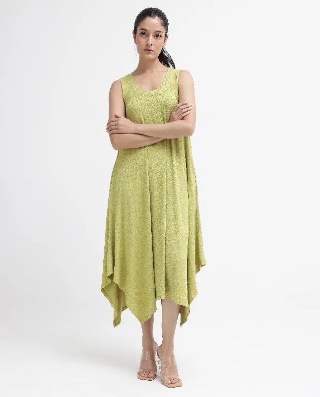Rareism Women Kisame Light Green Sleeveless Crew Neck Relaxed Fit Plain Midi Dress Trendy Smocked Waist Midi Dress