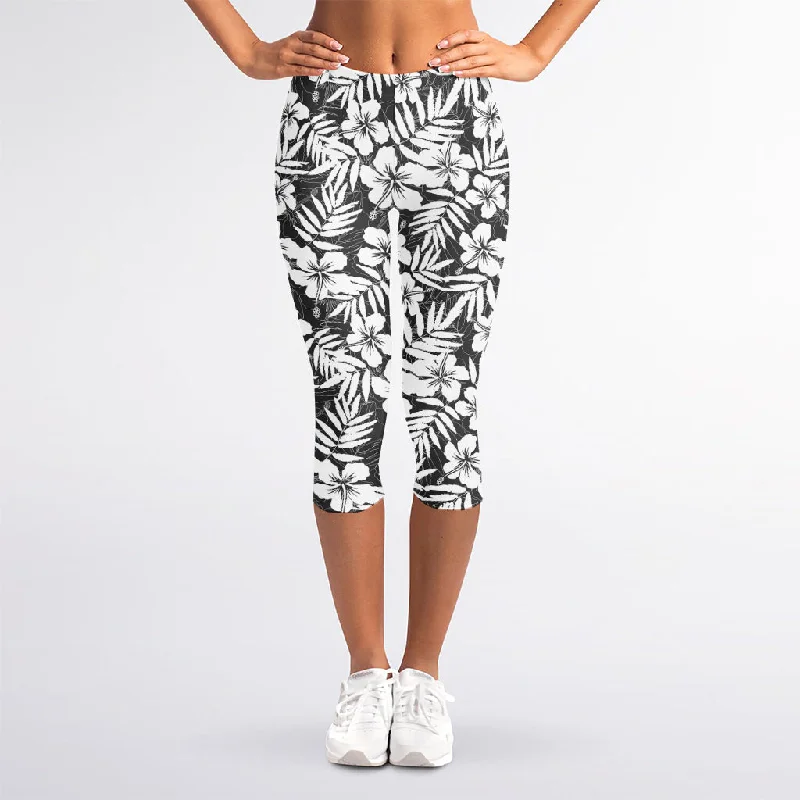 White And Grey Hawaiian Pattern Print Women's Capri Leggings