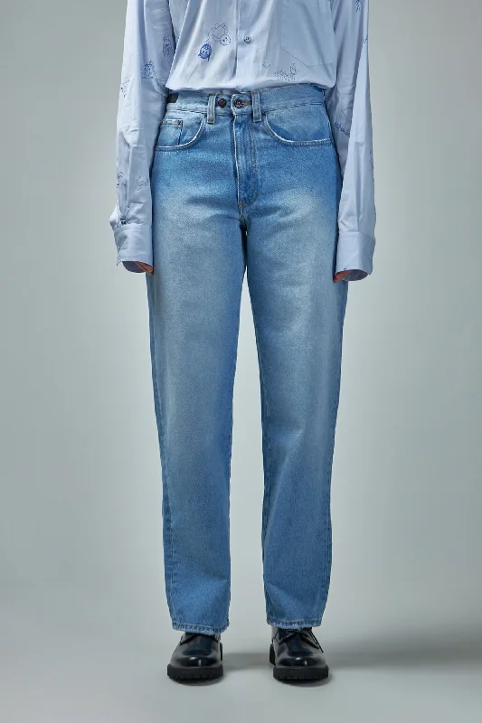 AWI Jeans Comfortable Straight-Legged Denim